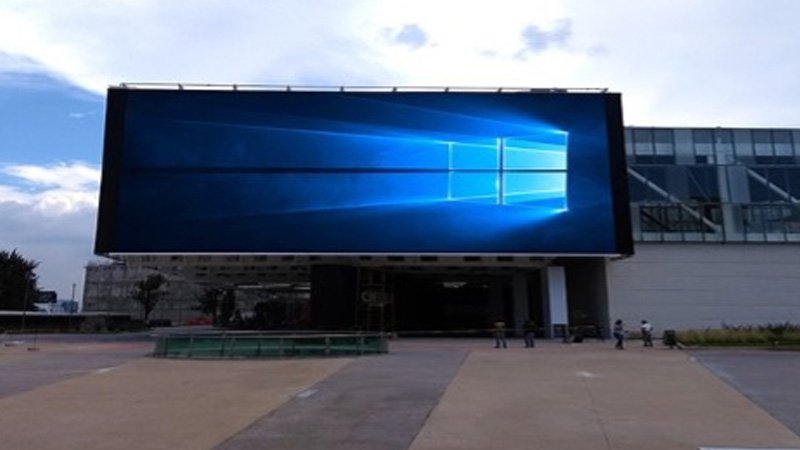 Reach New Customers with an Outdoor LED Display